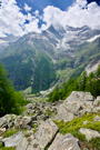 A long ways down to the valley floor as we start our descent