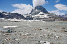 Back off the red stones, the trail continues towards the Matterhorn